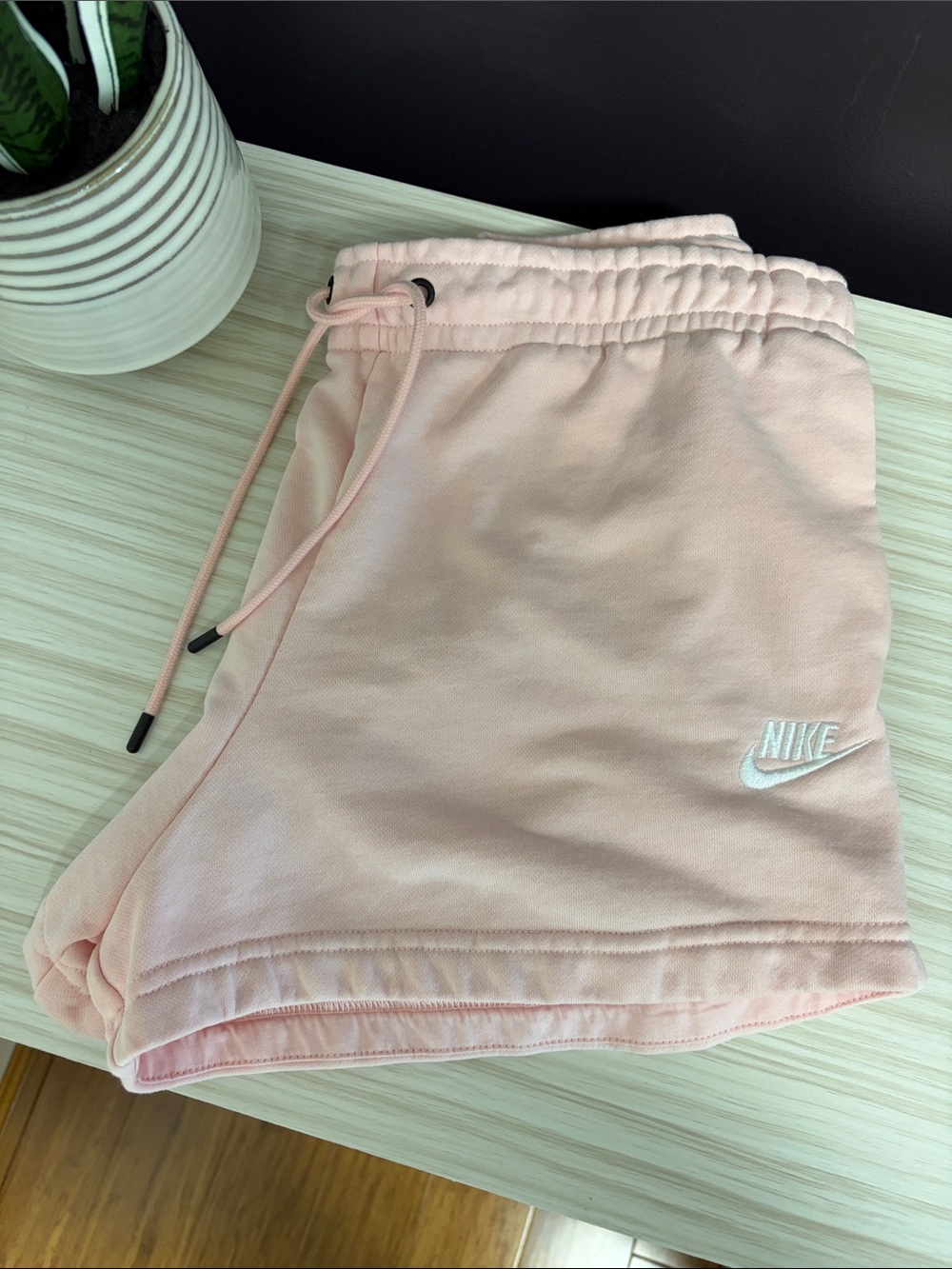 Nike Women’s Light Pink Athletic Knit Shorts with Drawstring!! EUC 💗